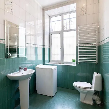 Leogrand Svobody 33 *