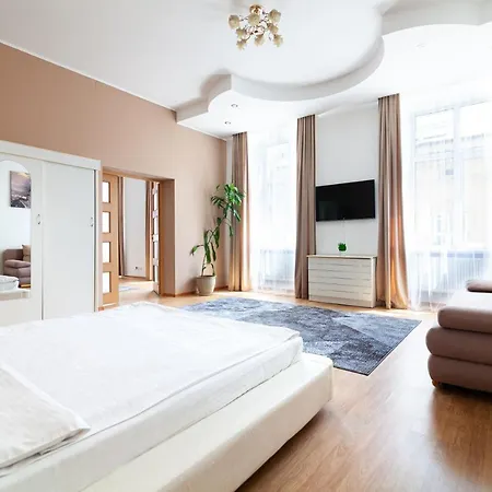 Leogrand Svobody 33 * Lviv