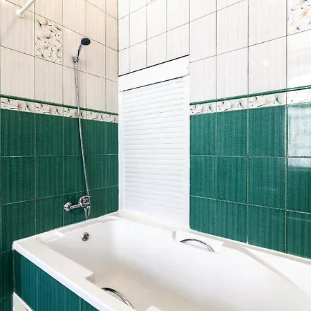 Leogrand Svobody 33 Lviv