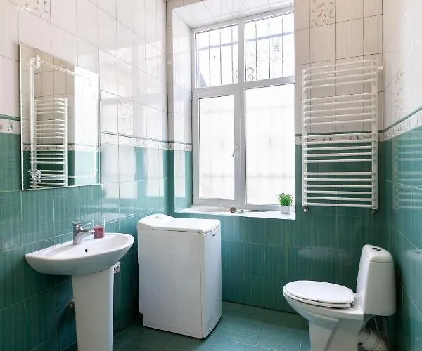 Leogrand Svobody 33 *