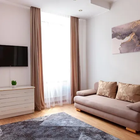 Leogrand Svobody 33 *